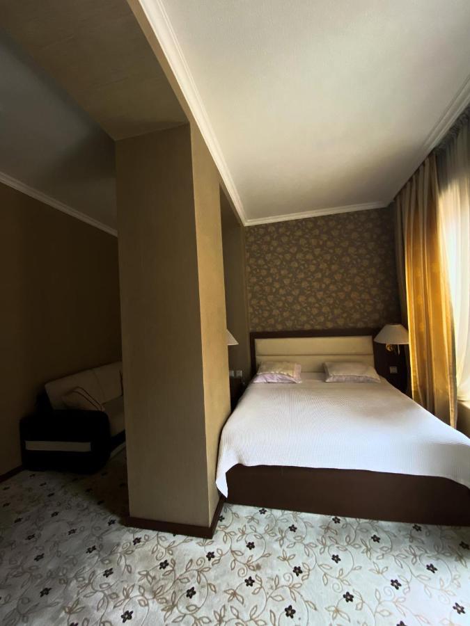 Hotel Empire Kutaiszi Kültér fotó