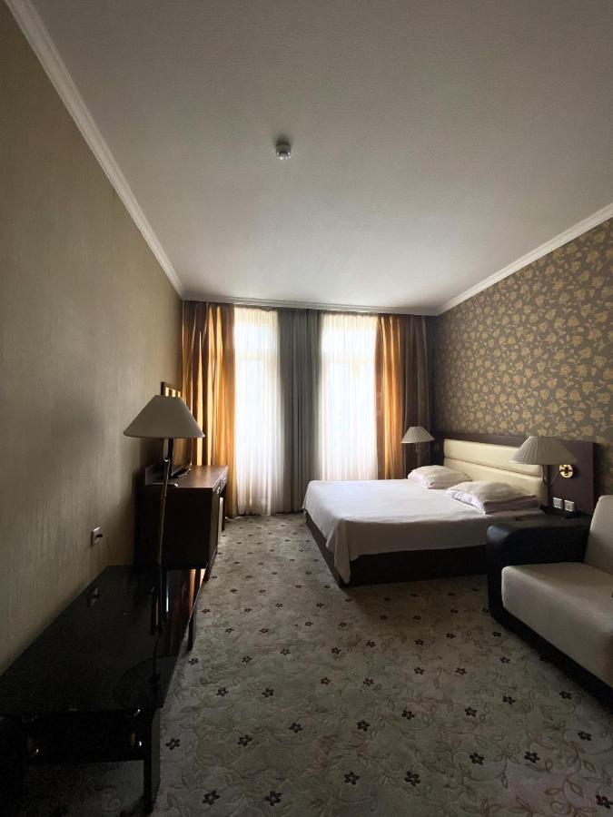 Hotel Empire Kutaiszi Kültér fotó