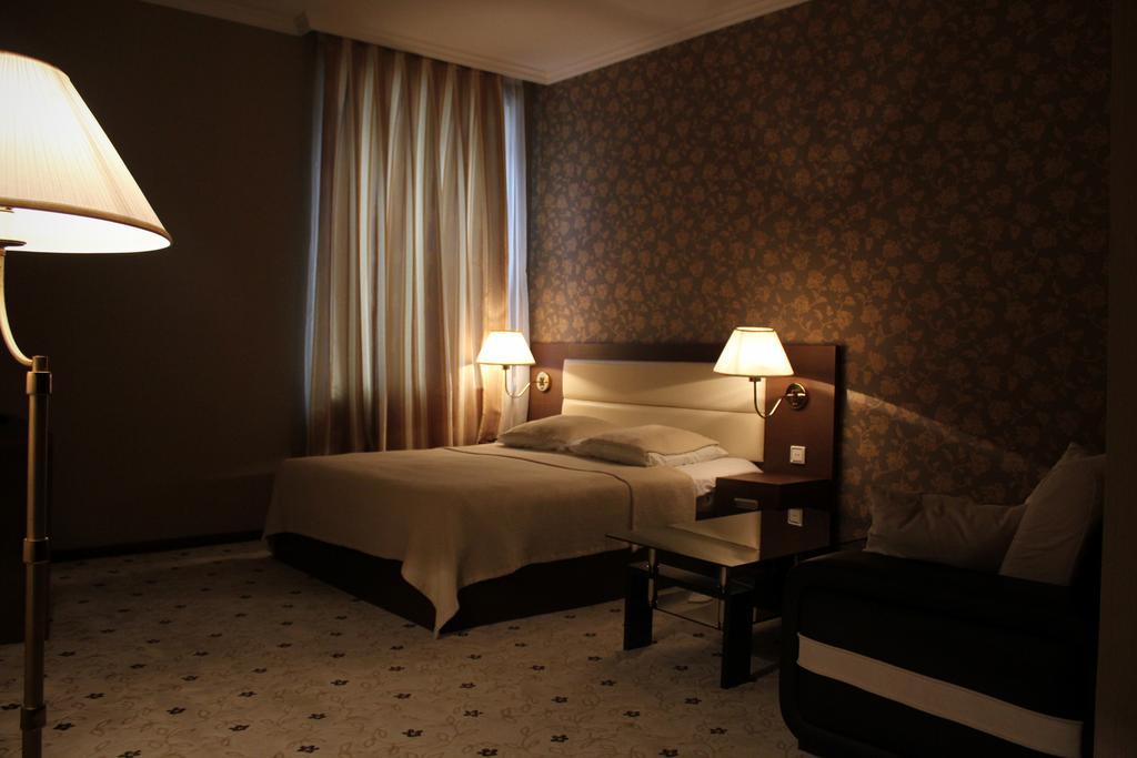 Hotel Empire Kutaiszi Szoba fotó