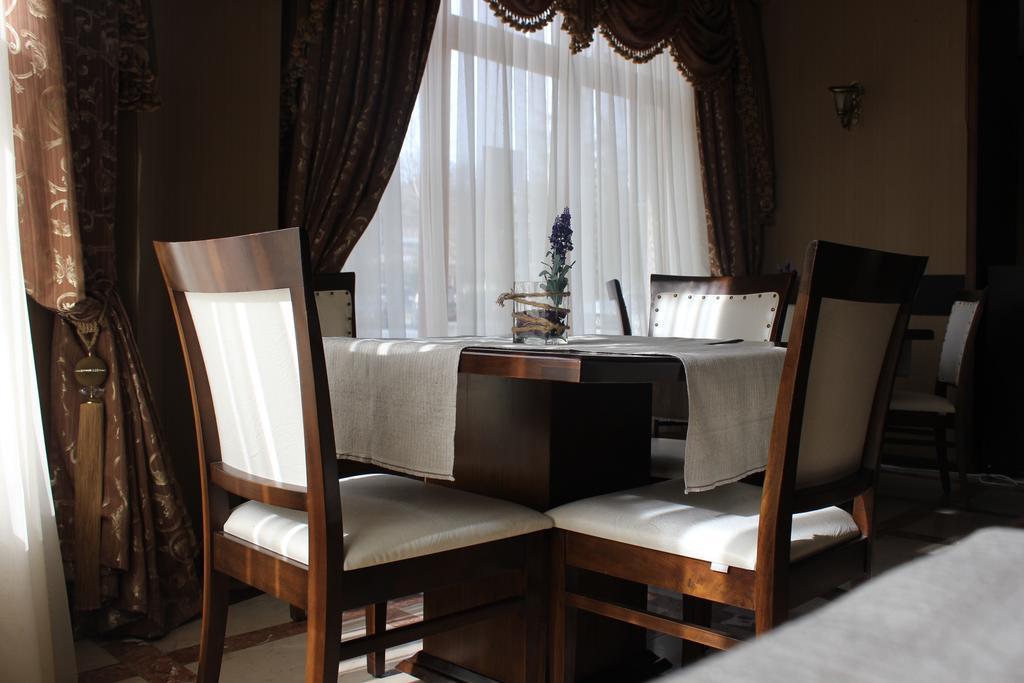 Hotel Empire Kutaiszi Kültér fotó
